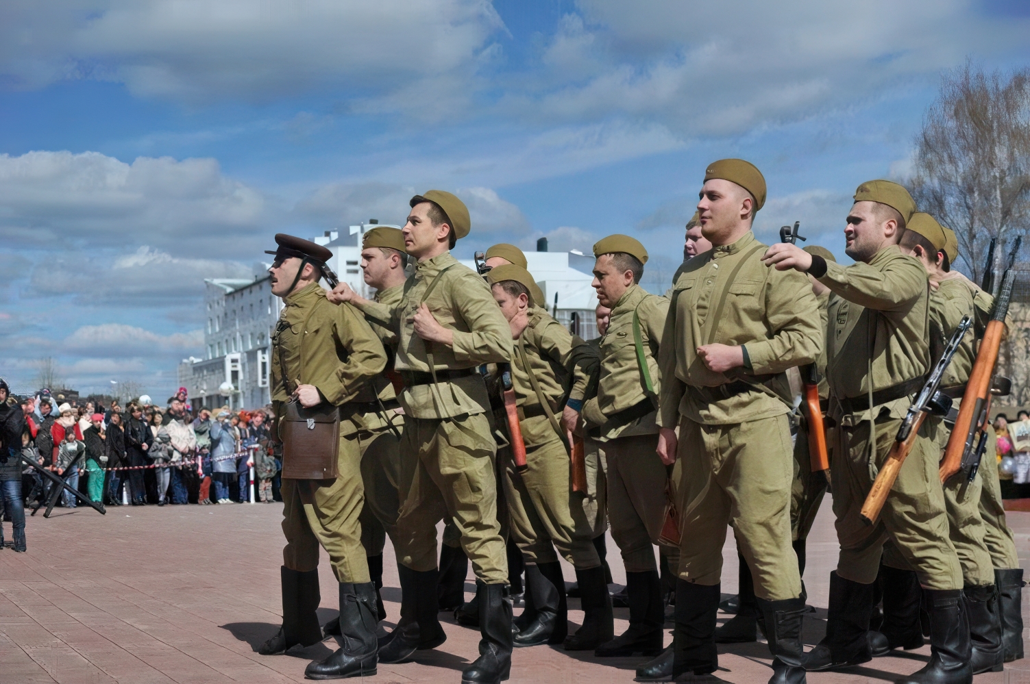 Актёры в советской форме второй мировой войны